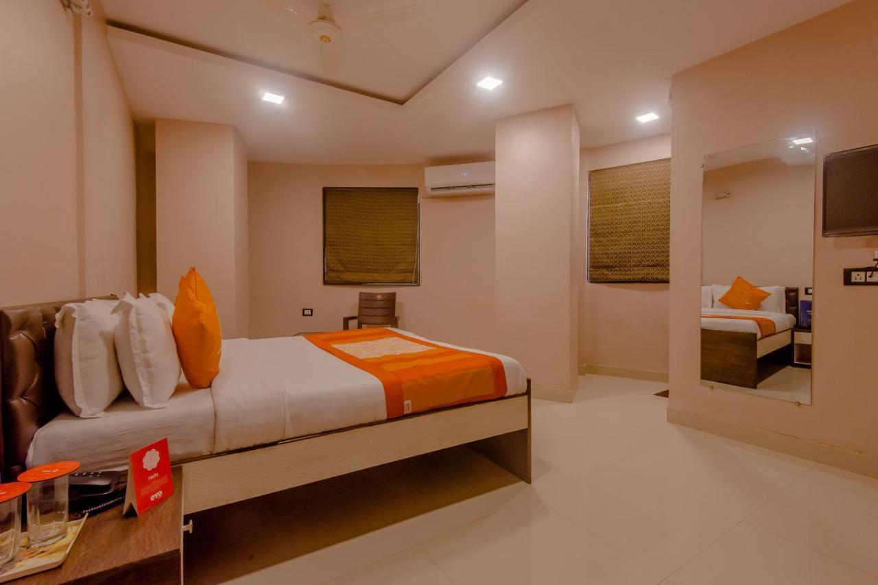 Oyo 9748 Hotel Girgaon Palace Bombay Extérieur photo